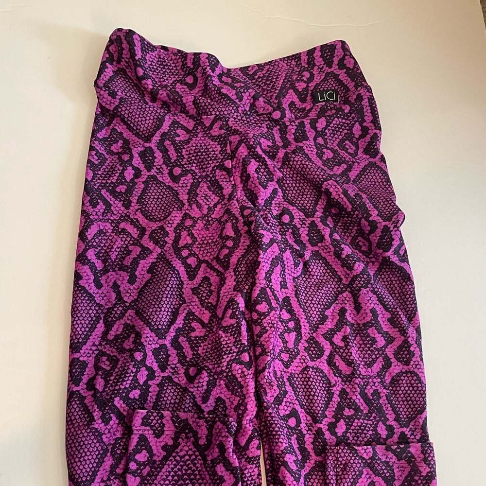 LiCi Fit apparel Empower collection high waist scrunch leggings size small